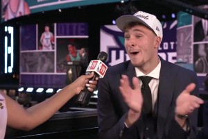 比自己被選中還開心??隊友康尼佩爾被選中，狀元弗拉格激動高喊