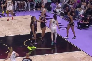 自由人3分險(xiǎn)勝，斯圖爾特2雙帶隊(duì)取勝