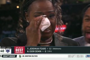 VJ-埃奇庫姆當(dāng)選探花！老媽眼含熱淚淚灑當(dāng)場