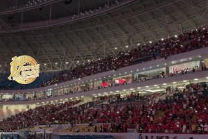 成都蓉城在主場(chǎng)5-0戰(zhàn)勝深圳新鵬城，賽后球迷大合唱《逆戰(zhàn)》