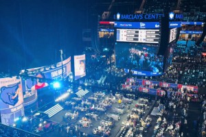 楊瀚森第16順位被開拓者選中 現(xiàn)場(chǎng)中國(guó)球迷嗓子都喊啞了??