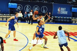 這不比開拓者那幾個內線強？楊瀚森這手妙傳真有約基奇內味兒??