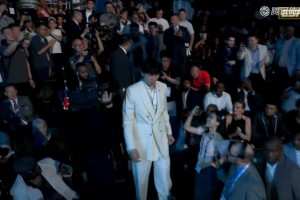 炸裂！楊瀚森第16順位被開拓者選中時騰訊演播室瞬間都炸了??