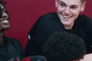 如今被開拓者16號簽選中！此前男籃熱身賽，楊瀚森與克林根對抗