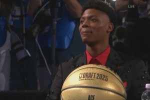 選秀大會開始在即！弗拉格領(lǐng)銜一眾球員現(xiàn)場等待