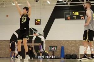 翻譯此前：楊瀚森試訓(xùn)驚艷吊球讓全場瞬間安靜！上來一波13-0