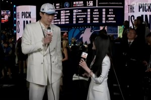 很激動！楊瀚森被選中后 和前方美女記者孟超表示：被嚇到了??