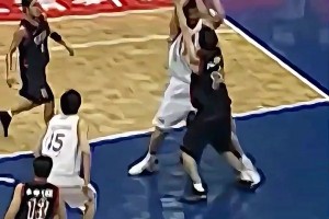 感受一下巔峰時(shí)期的姚明，不知道楊瀚森能達(dá)到幾成??????