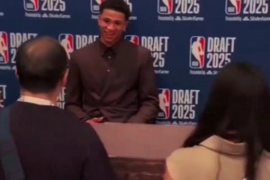 被馬刺選中！此前弗拉格采訪區(qū)門庭若市 而布萊恩特采訪只有幾人