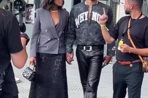 汪峰鄧紫棋點(diǎn)贊！威少帶夫人逛街十指緊扣，皮褲有點(diǎn)搶眼