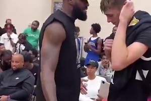 頂級硬件天賦！此前弗拉格和詹姆斯同框，身體條件基本不輸??！