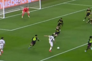 兩代10號(hào)！歐冠官方曬伊爾迪茲精彩兜射：皮耶羅既視感??