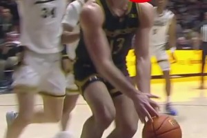 原來(lái)是你啊??雷霆45號(hào)秀此前兩顆假門(mén)牙被打飛，隊(duì)友被嚇壞！