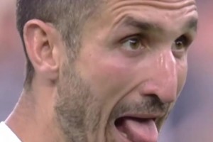 絕了！基耶利尼抖動(dòng)舌頭，迪巴拉看到了一臉震驚！