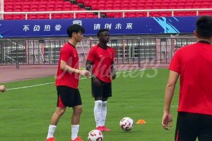 蓉城賽前迎利好消息，“鋒線尖刀”伊薩卡隆傷愈復(fù)出開始隨隊(duì)訓(xùn)練