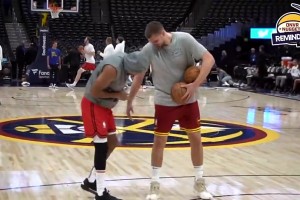 故人歸來(lái)！約老師此前球砸布魯斯-布朗，后者反砸約老師屁股??