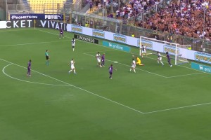 曼聯(lián)時(shí)期真是C羅最后的巔峰了，那個(gè)時(shí)候感覺(jué)動(dòng)作還沒(méi)這么僵硬