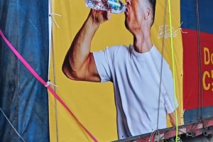 C羅武熊礦公益援助貴州榕江10萬(wàn)瓶水已發(fā)車(chē)！助榕江早日重建家園