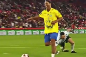 先慶祝再射門的自信名場(chǎng)面！伊布這個(gè)真的被他裝到了！