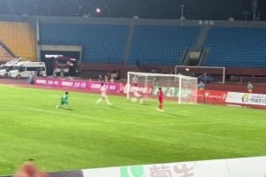 現(xiàn)場球迷視角：帥惟浩過掉門將空門打飛是真可惜啊