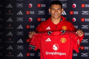 官宣！曼聯(lián)簽下18歲巴拉圭高潛邊后衛(wèi)，一起欣賞萊昂個人集錦??