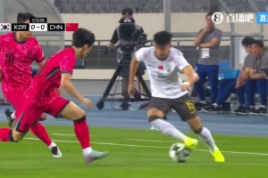 這個(gè)1V2相當(dāng)漂亮??，楊晨：個(gè)人建議王鈺棟邊路更能發(fā)揮出特點(diǎn)