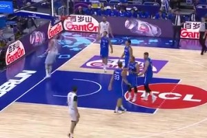 這球就是這么設(shè)想的嗎？約基奇隨意把球甩到計(jì)時(shí)器，然后球進(jìn)了！