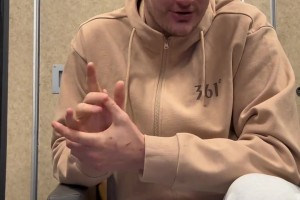 不愧是NBA第一人！約基奇用中文介紹“我是約老師” 口音還挺標(biāo)準(zhǔn)