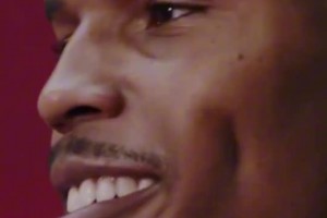 真以為我愛(ài)喝可樂(lè)啊？約老師擺手拒絕遞來(lái)的可樂(lè)??