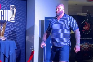 看了約基奇哥哥的身材，終于知道為什么約老師是弟弟了????