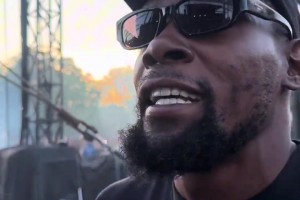 老少通吃！連約基奇都被深圳球迷山呼海嘯的熱情驚到了！