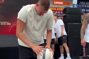 約老師一天不摸籃球就渾身難受...