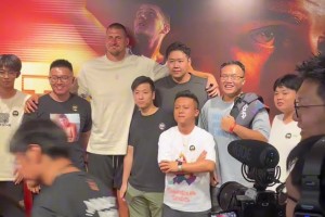 韋世豪：挨罵很正常；梅西詹姆斯也會(huì)頭腦發(fā)熱，C羅也會(huì)反擊球迷