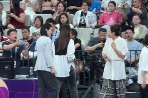 約基奇在中國(guó)發(fā)現(xiàn)塞爾維亞語(yǔ)，現(xiàn)場(chǎng)教學(xué)！