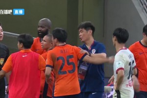 最后時刻沒給角球！賽后海牛球員找主裁理論??