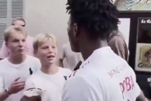 當(dāng)和甲亢哥走在一起時(shí)，新一代的年輕人都不認(rèn)識(shí)博格巴??