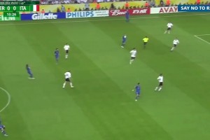 中場(chǎng)大核！皮爾洛06年世界杯對(duì)陣德國(guó)長(zhǎng)傳集錦！人到球到！