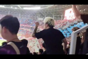 實拍遠(yuǎn)征成都的國安球迷不滿球隊表現(xiàn)：一盤散沙，丟人現(xiàn)眼??