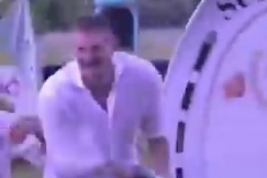 差異太大了哈！約基奇NBA奪冠時和自己的馬奪冠時的慶祝畫面~