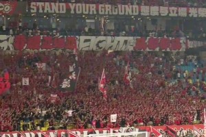 沒有大家腦補的那些故事!比賽一結(jié)束,王大雷馬上來找韋世豪握手了