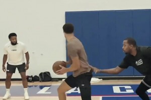 就喜歡看保羅單打大個(gè)的樣子，下賽季的快船很有希望啊...