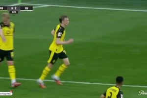 多特扳回一城！拜爾禁區(qū)內(nèi)轉(zhuǎn)身過人打門得手！