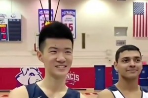 當時的王俊杰還很瘦！年輕的崔永熙在訓練營用英語介紹隊友！