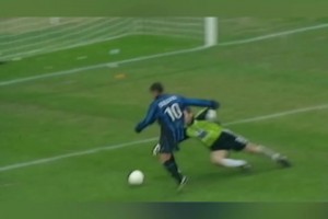 閃耀梅阿查！98年歐冠國米大戰(zhàn)皇馬！巴喬替補登場梅開二度！