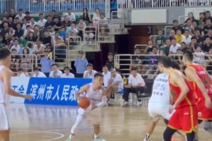 高詩(shī)巖老婆秀兩人恩愛結(jié)婚一周年，有這樣支持的媳婦羨慕啊