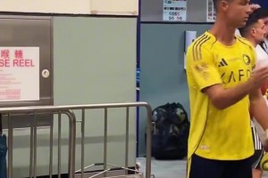 太帥了??香港大球場球員通道近距離看羅哥