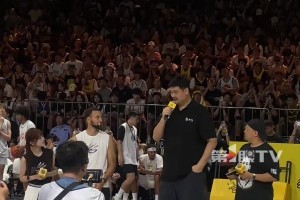 庫里這行政夾克太板正了，就差個(gè)保溫杯了吧??