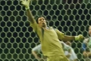 世界第一中場vs世界第一門將！齊達(dá)內(nèi)頭球攻門布馮神勇?lián)涑觯? >
                                        </div>
                                    </div>
                                                                        <div   id=