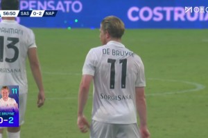 意甲首秀進(jìn)球！德布勞內(nèi)定位球傳中，無(wú)人碰到皮球直接入網(wǎng)！