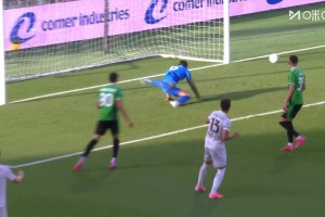 可惜！德布勞內(nèi)精準(zhǔn)直塞，拉赫馬尼禁區(qū)內(nèi)打門偏出！